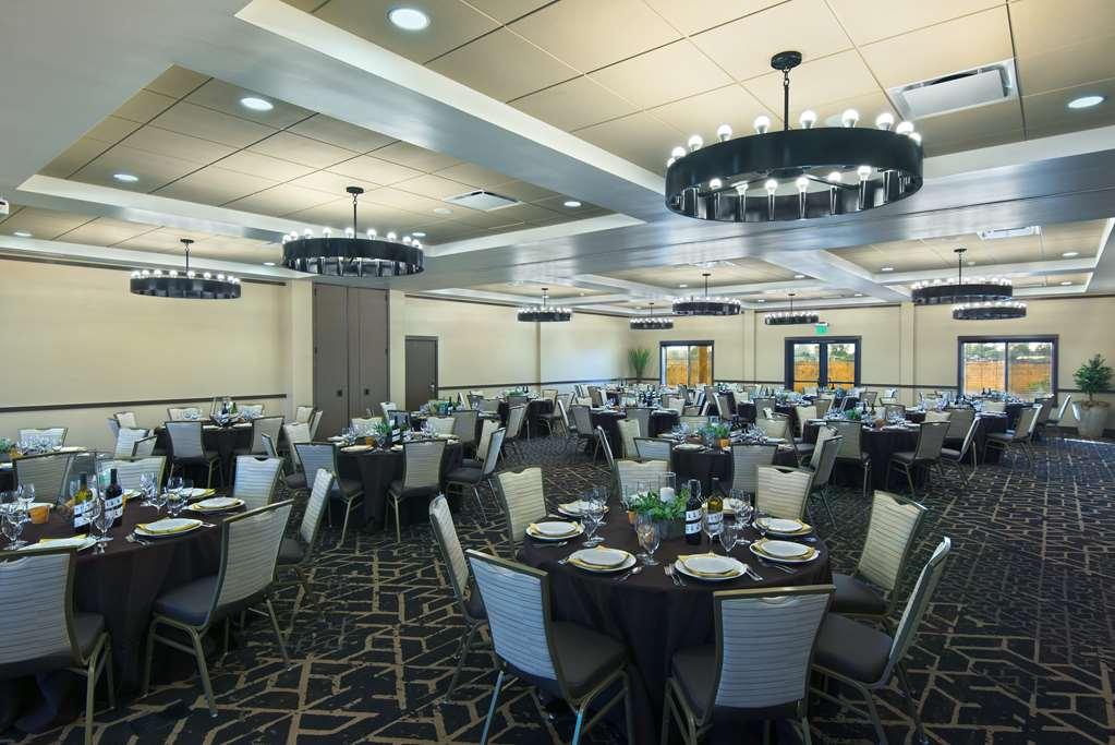 Oxford Suites Sonoma - Rohnert Park Udogodnienia zdjęcie